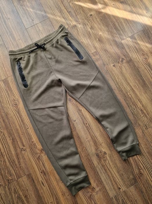 Страхотно мъжко долнище размер XL, без
забележки като ново, цена 40лв