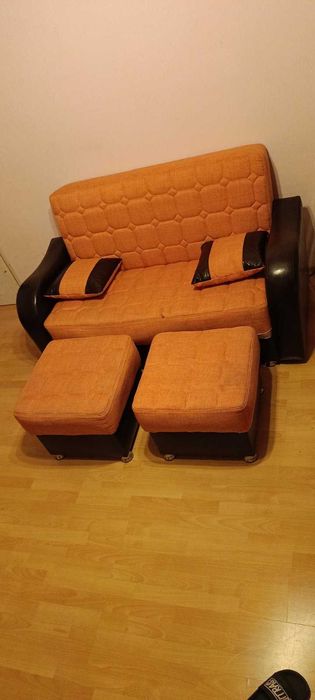 диван разтегателен тик так с място за багаж 2 табуретки и възглавнички
