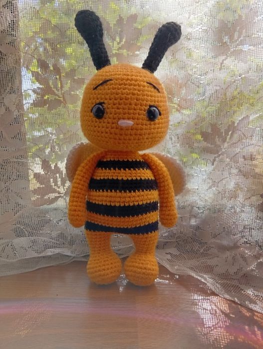 Вязаная пчёлка Жужа