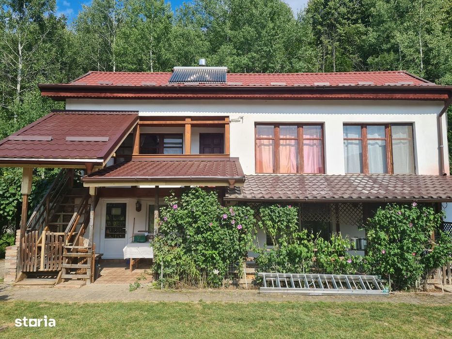 Casă de vacanță / Pensiune de vânzare în Curtea de Argeș.