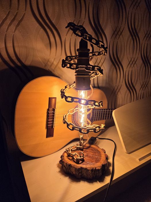 Lampa Industriala Handmade din Lant Metalic si Lemn Masiv - Unicat