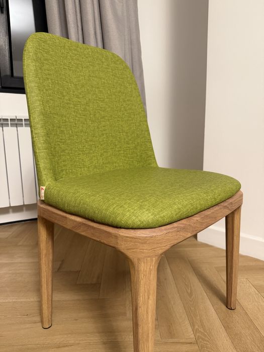 Стул с металическим корпусом