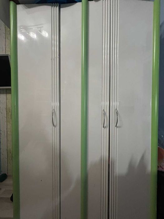 Продавам мебели за детска стая