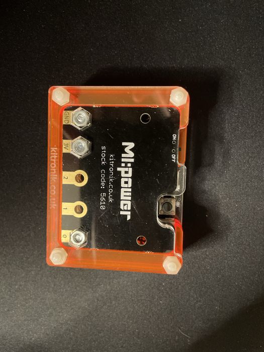 Платка micro:bit за програмиране на игри