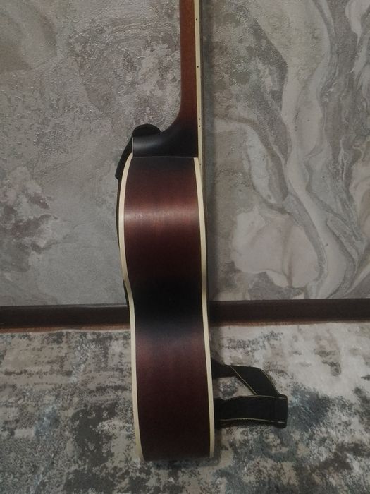 акустическая гитара в очень хорошей состоянии