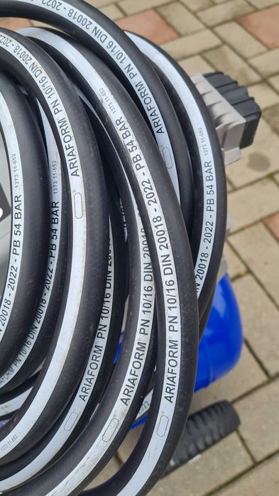 Vand compresor de aer profesional MICHELIN MCX50, 10 bar, rezervor 50l, 200 l/min, 1,5kW, monofazat, ca si nou, folosit de 3 ori. Plus furtun 54 bari.