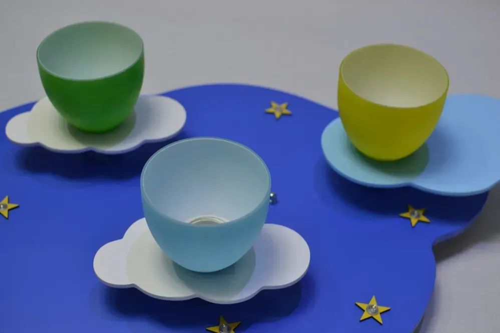 Продам люстру для детской