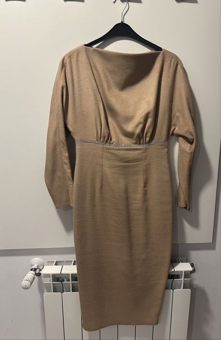 Елегантна рокля от кашмир в цвят камел