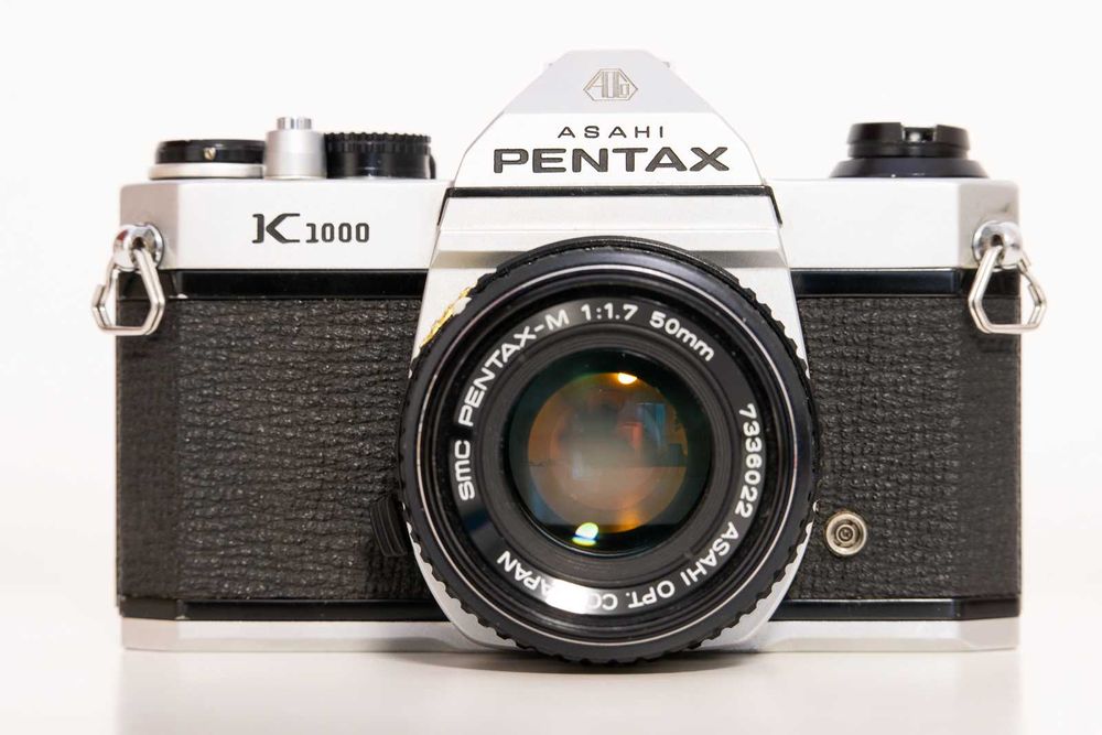 Aparat film Pentax K1000 cu Pentax 50 1.7 si Hoya 135 2.8