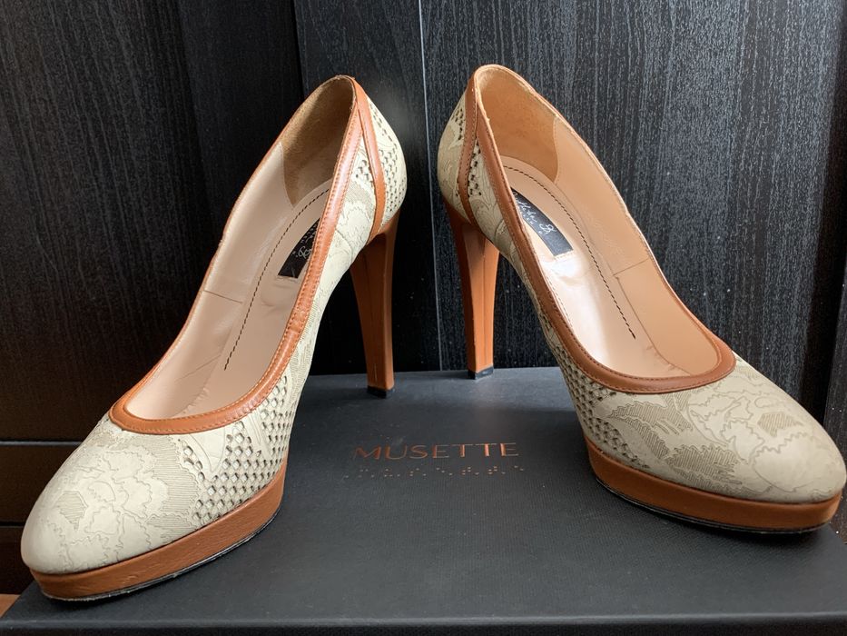 Pantofi cu model floral