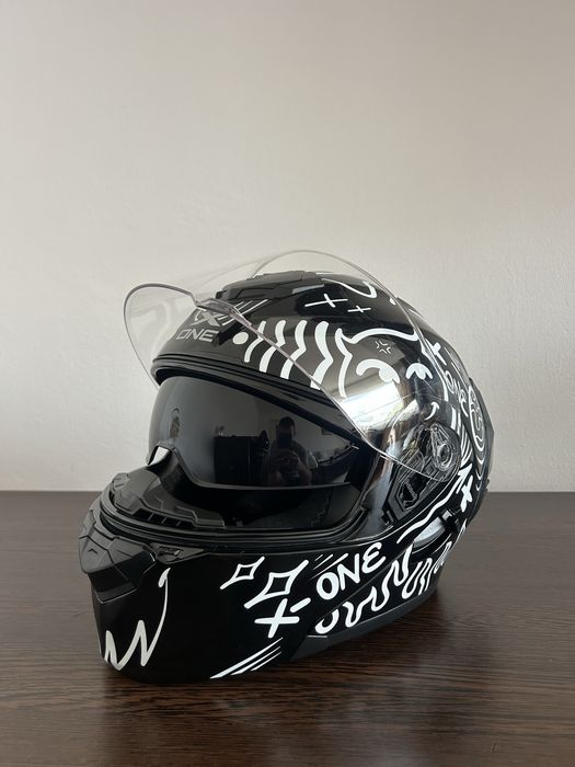 Casca moto flip-up cu ochelari de soare