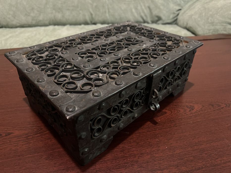 Стара Желязна Кутия за бижута