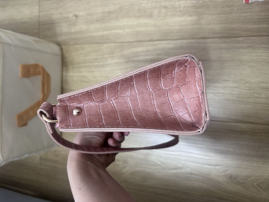 Сумка на плечо розовая