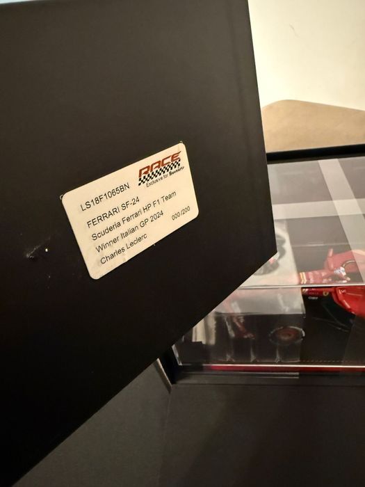 Macheta looksmart 1:18 ferrari sf-24 scuderia ferrari hp f1 team winner italian gp 2024 charles leclerc Noua