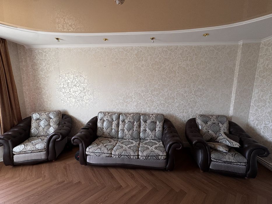 Продам мягкую мебель ( диван+2 кресла)