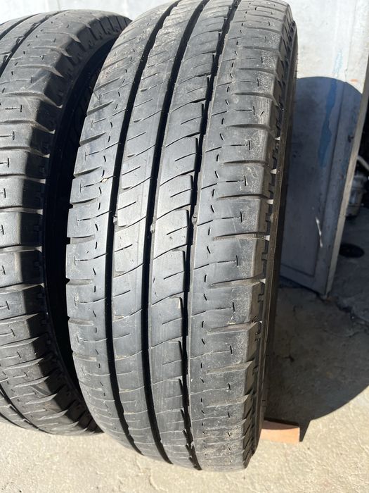 2 бр. гуми за бус 215/70/15C Michelin DOT 3519 7 mm