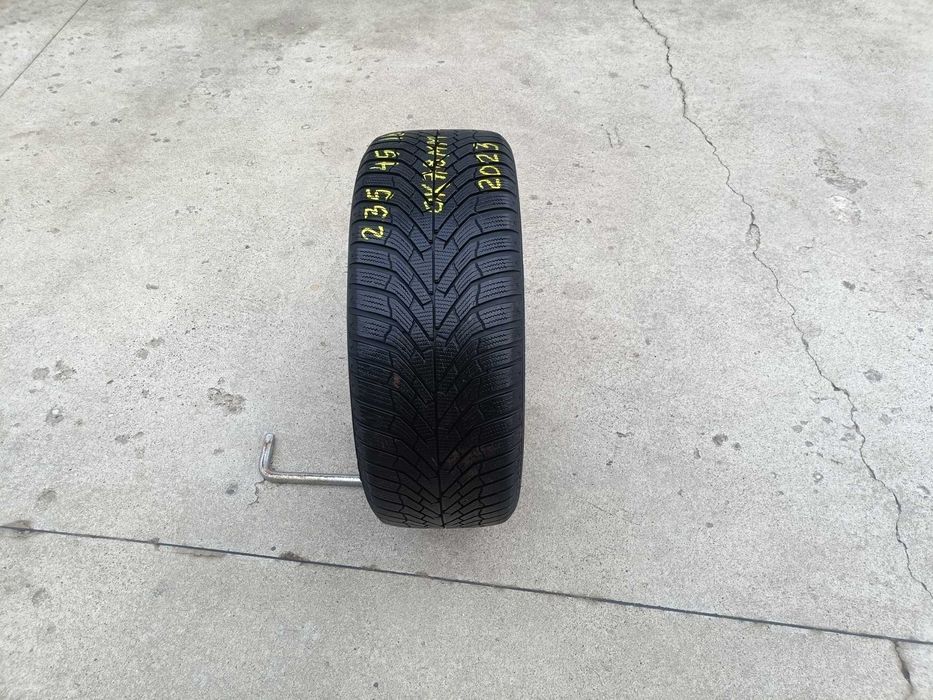 O anvelopa iarna 235 45 18 kumho wintercraft WP52 cu 7,8 mm 2023