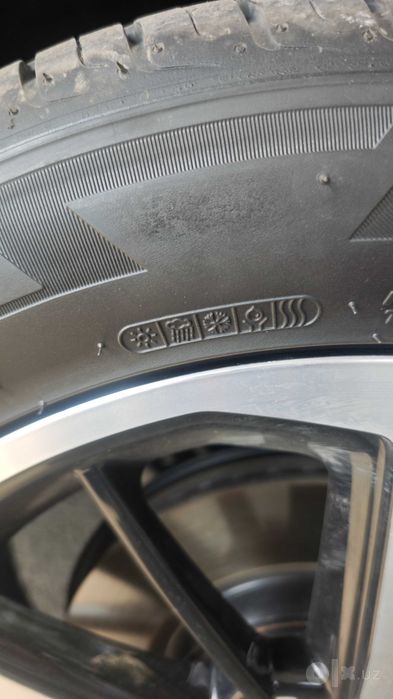 Срочно почти новые корейские шины 215/55/R 17