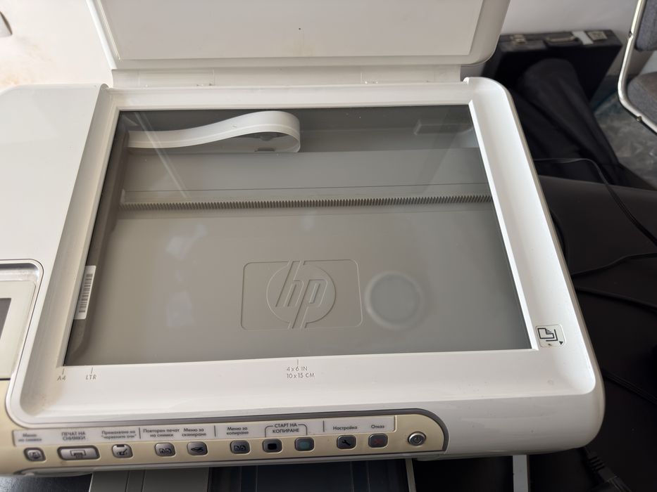Цветен принтер, скенер и копир - 3 в 1 - hp - Hewlett Packard и за директен печат на снимки от картата на фотоапарата, без компютър!!!