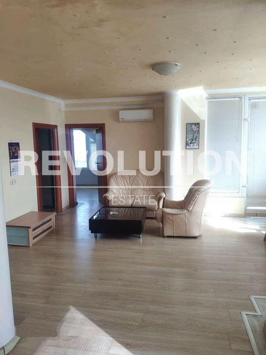 Дава се под наем Тристаен апартамент в Варна, Център - 125 кв.м за 500 € - Снимка #1