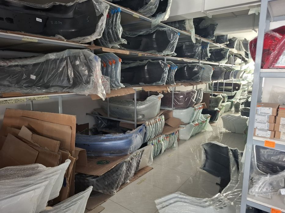 Jentra oldi fara, kobolt oldi va or faralar, va boshqa avtamobillar fa