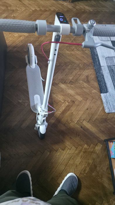 Продавам Xiaomi Electric Scooter 3 Lite – бял