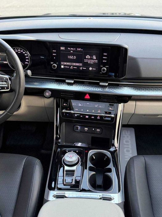 Sotuvda Kia Carnival avtomashinamiz