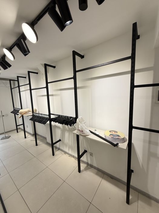 Стеллажы для магазина одежды