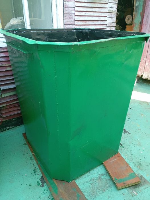 Мусорный контейнер