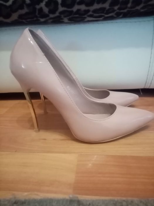 Pantofi stiletto nude rose