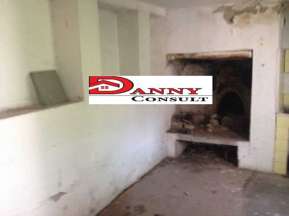 Двуетажна стара къща с двор в с. Обединение - обл. Велико Търново