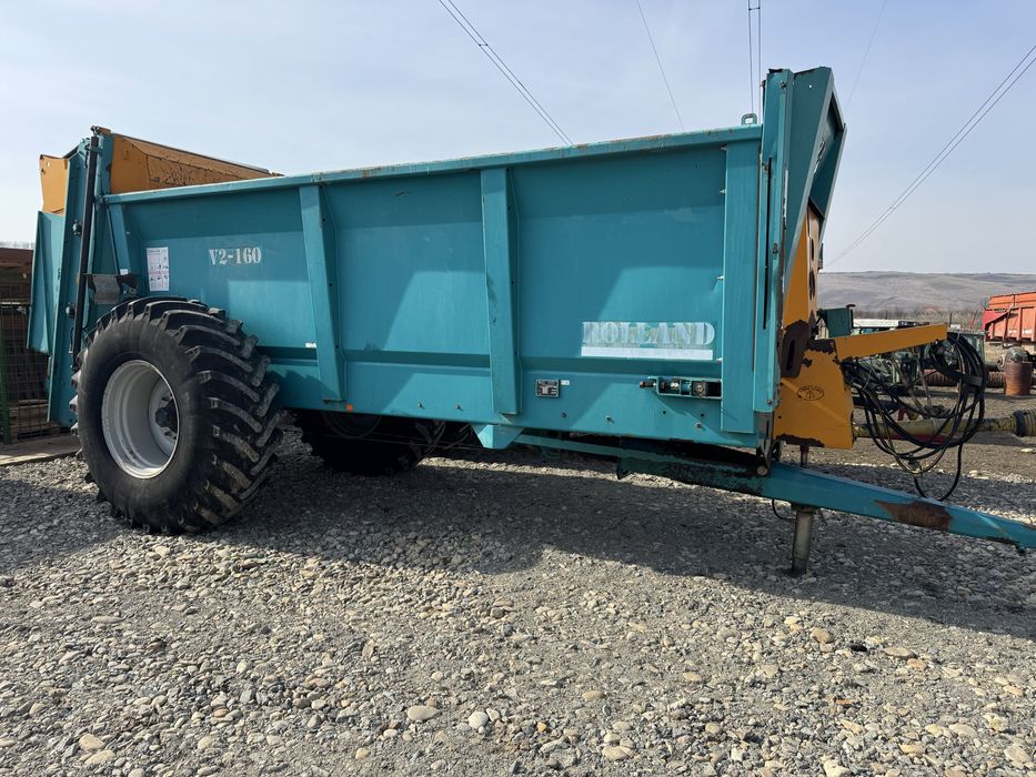 Remorcă pentru împrăștiat gunoi de grajd