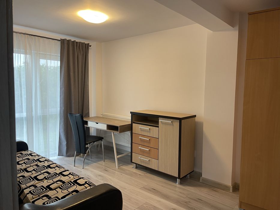 Inchiriez apartament 3 camere 450€