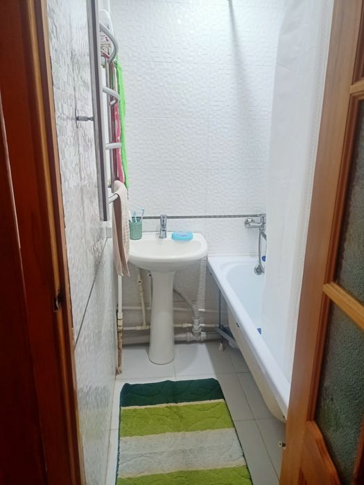 Продам квартиру 3-х комнатную .