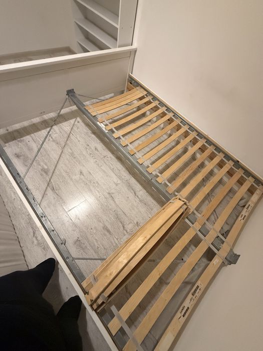 pat cu saltea :800 lei