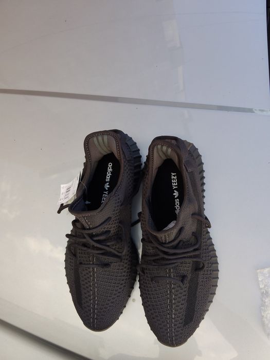 Adidași yeezy noi