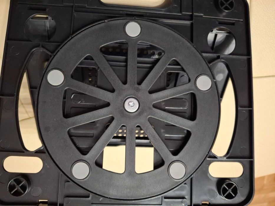 Продавам поставка за лаптоп или таблет