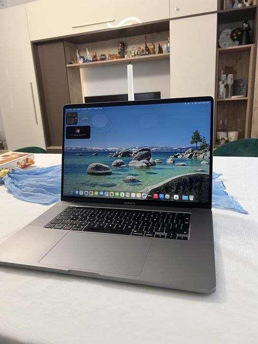 Macbook Pro 16” - 1TB memorie - 16GB RAM - I9