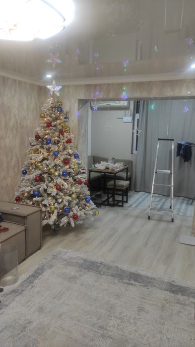 Продам ёлку 210 сантиметров.