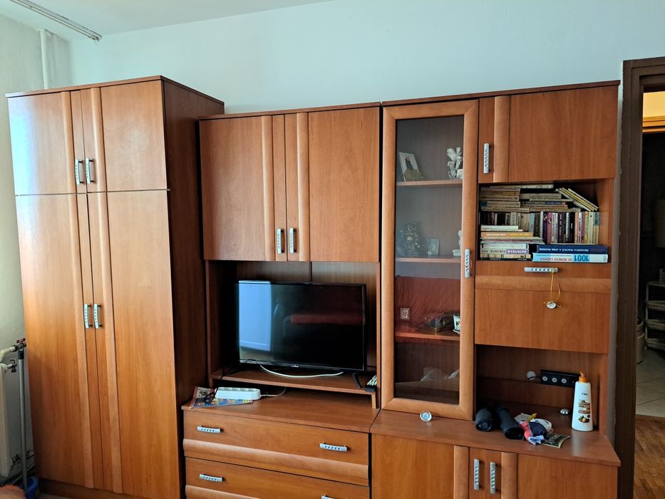 Biblioteca in stare foarte buna