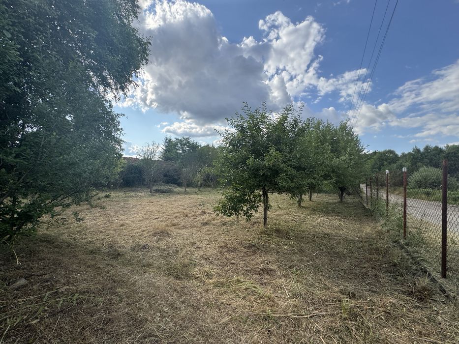 Продавам Парцел село Крайници