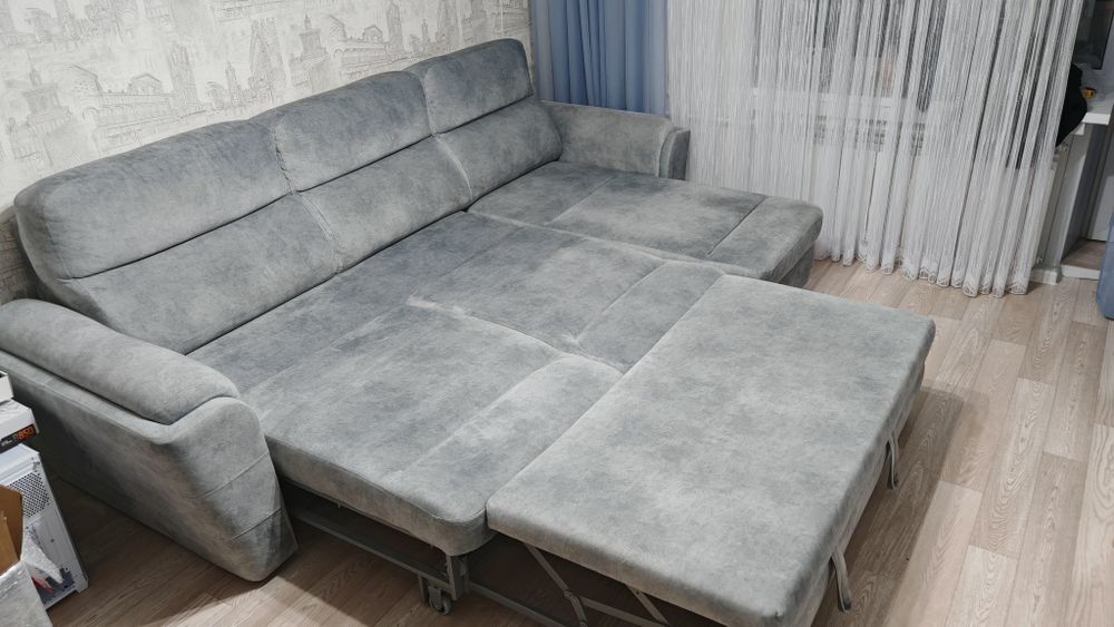 Раскладной угловой диван.