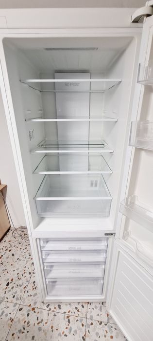 Продам холодильник Haier C2F536CWMV