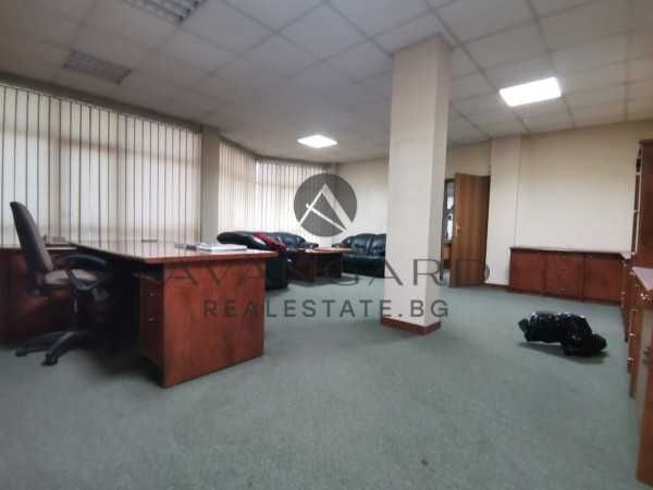 Продава се Четиристаен апартамент в Пловдив, Кършияка - 190 кв.м за 781 €/кв.м - Снимка #2