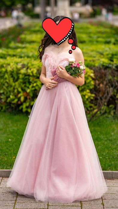 Бална рокля в нежно розов цвят