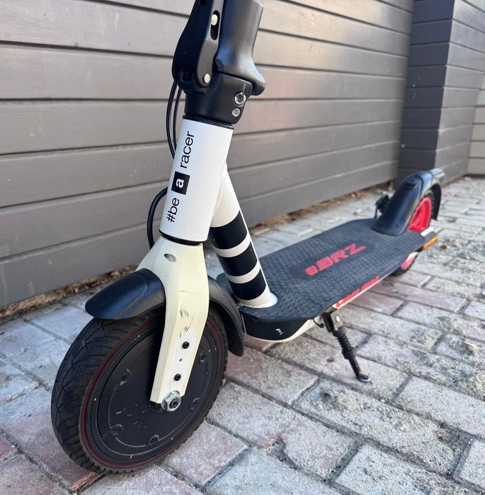 Amanet F28: Trotineta electrica Aprilia E SRZ