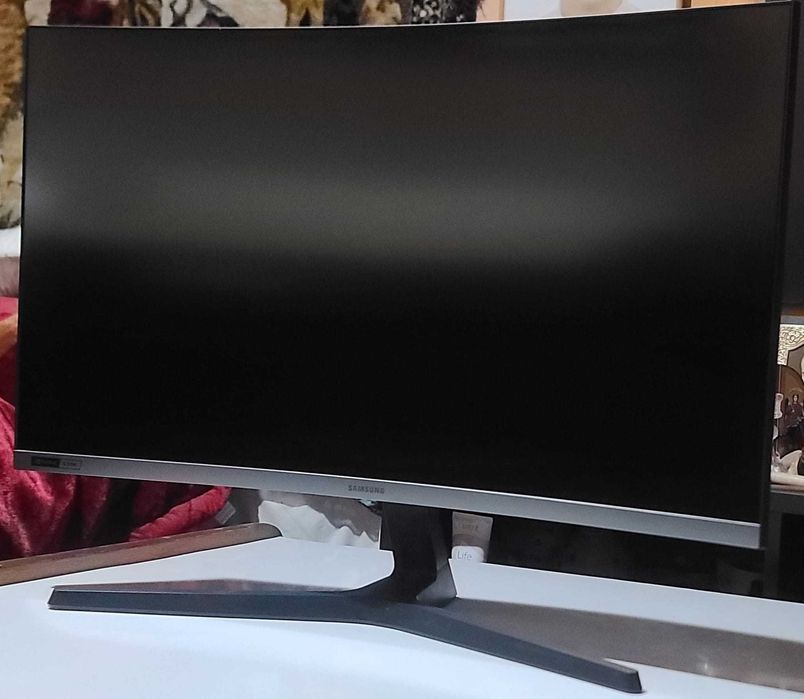 PC/Unitate i5 9400F | GTX 1660 6GB | Monitor Curbat Samsung 240Hz