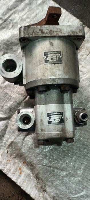 Продавам сдвоена хидравлична помпа А95Х/А25Х