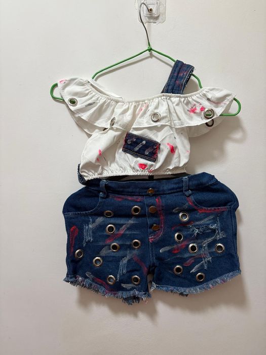 Compleu fete făcut la comanda