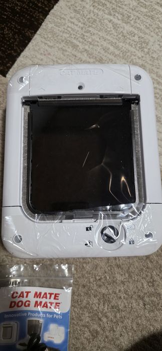 Usita acces pisici sau catei talie mica